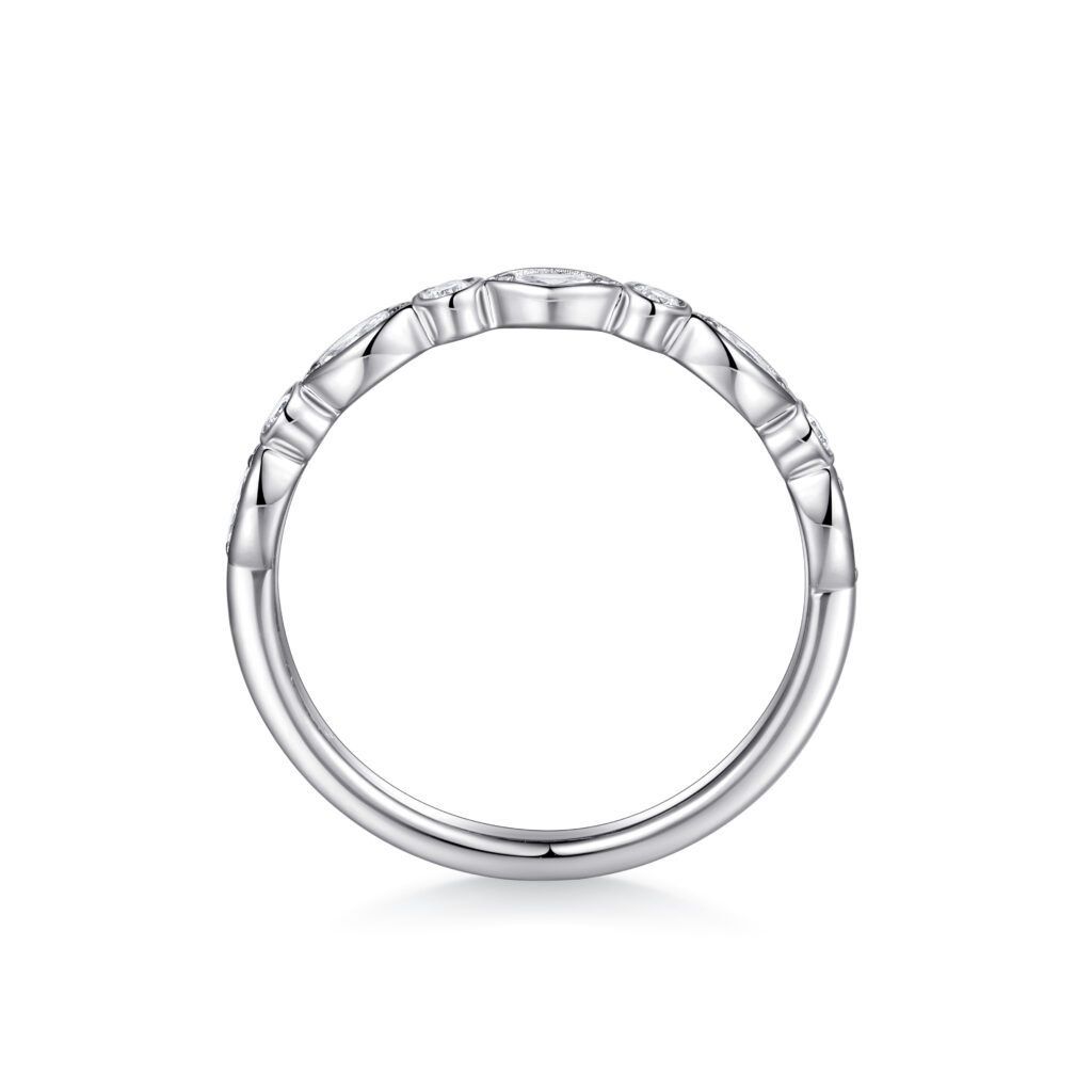 Mya Classic 2.5 mm – Charmig Vintage Alliansring i 950 Platina