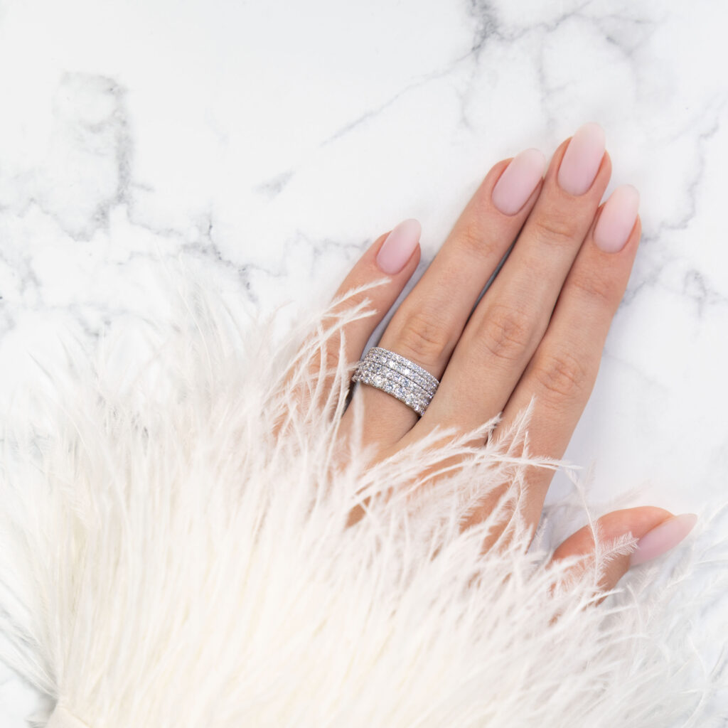 Alicia Petite 0.42 carat – Elegant Helallians i 18k Vitguld med diamanter