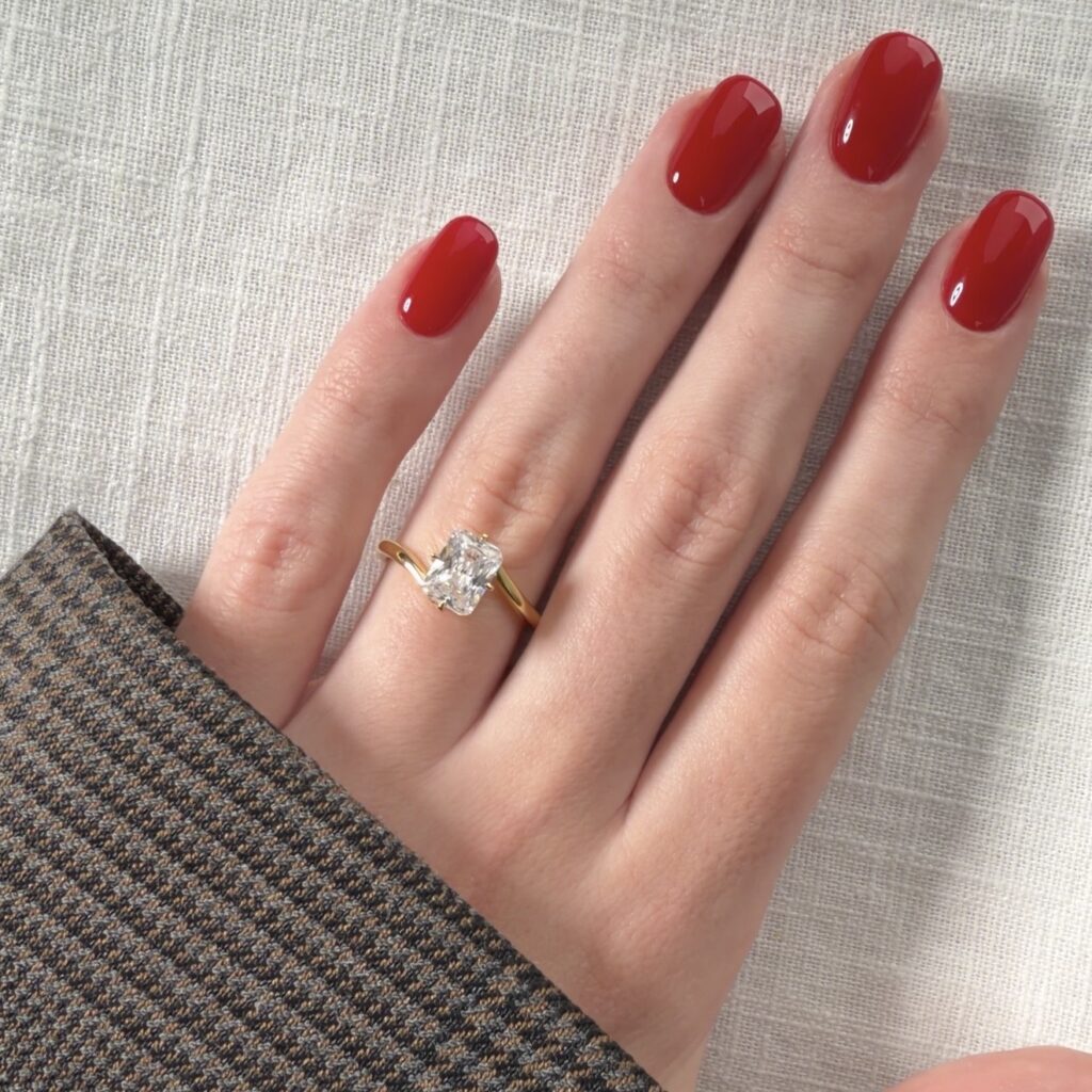Ariel – Elegant Solitärring i 18k Gulguld