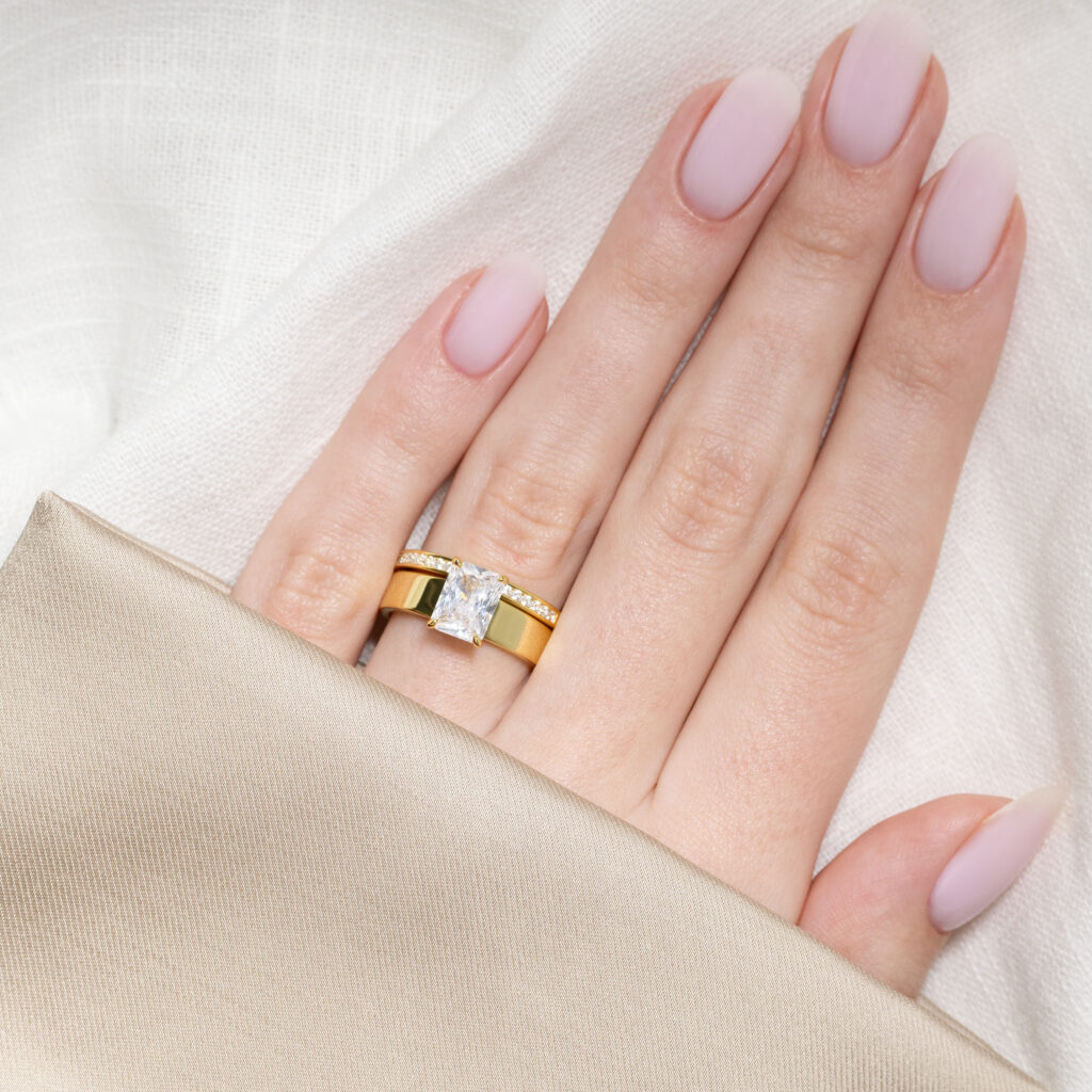 Arlen – Elegant Solitärring i 18k Vitguld