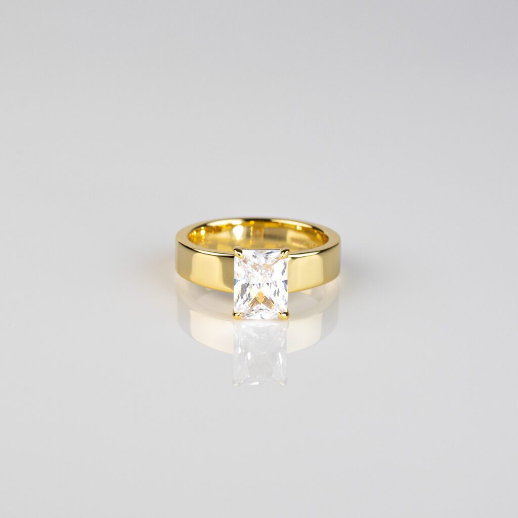 Arlen – Elegant Solitärring i 18k Vitguld