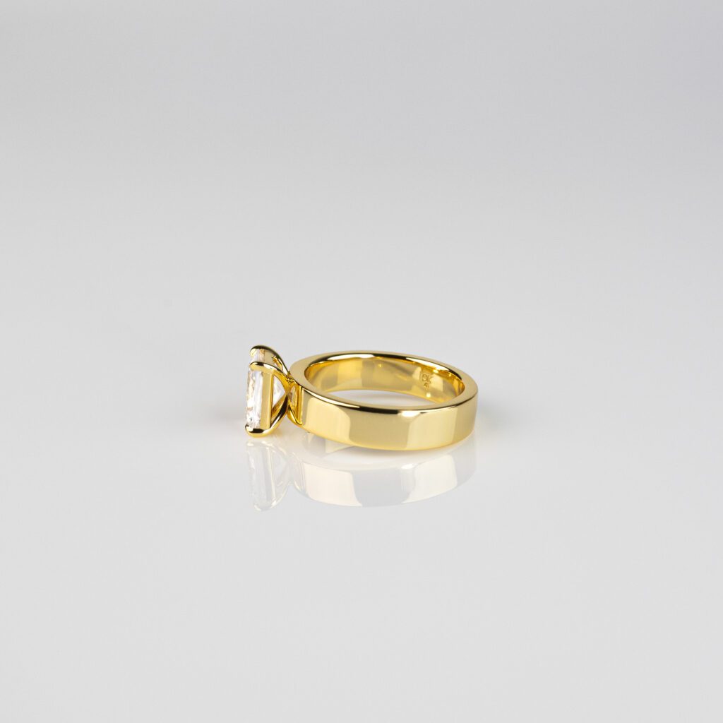 Arlen – Elegant Solitärring i 18k Vitguld