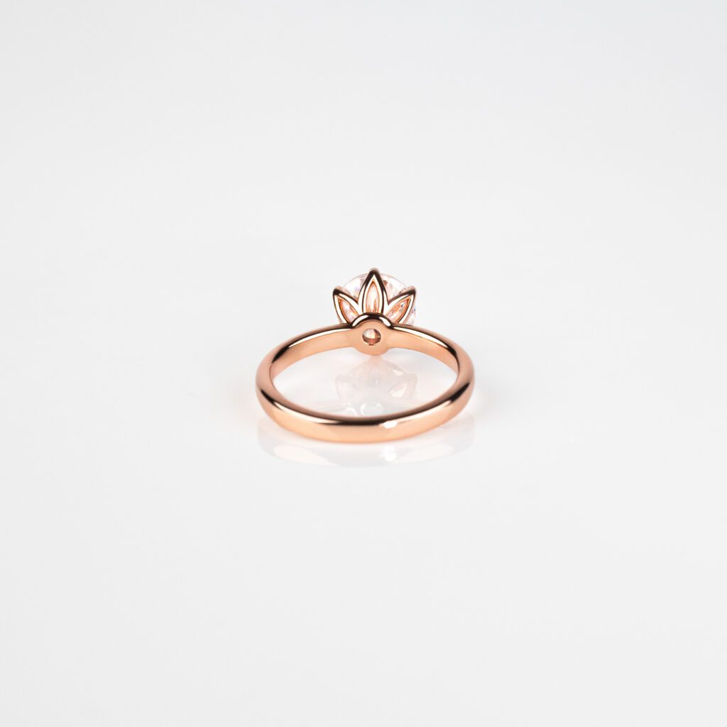 Tilia – Ring med Elegant Blomkrona i 950 Platina