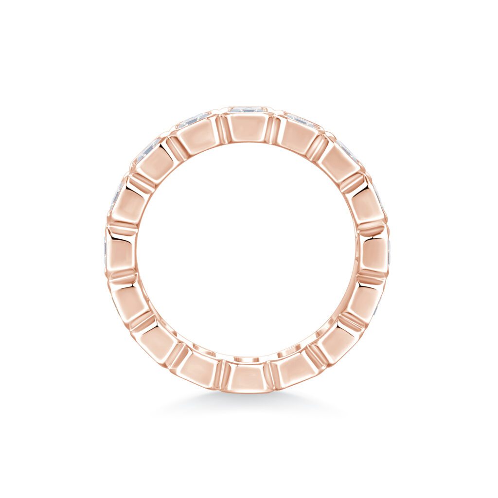 Glow – Emerald Bezel Alliansring i 18k Roséguld