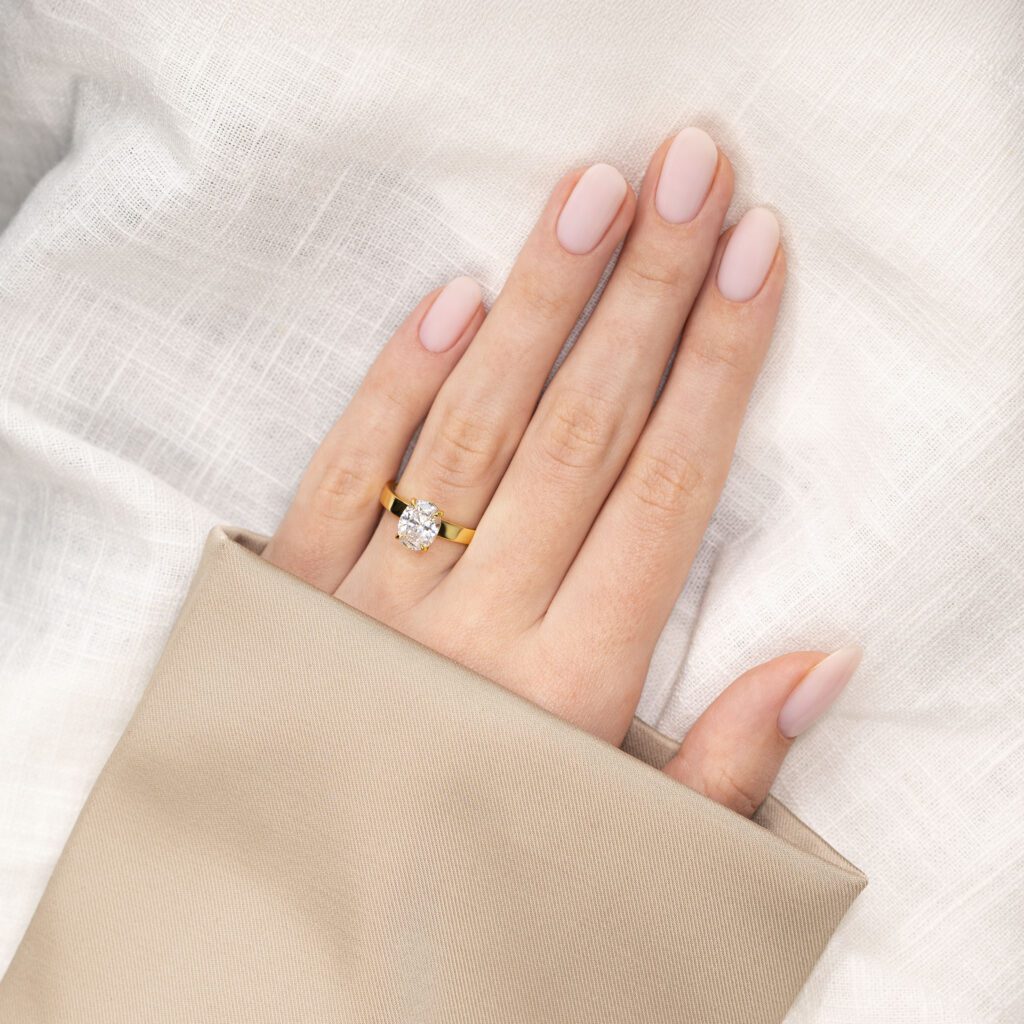 Celia Oval – Elegant Solitärring i 950 Platina