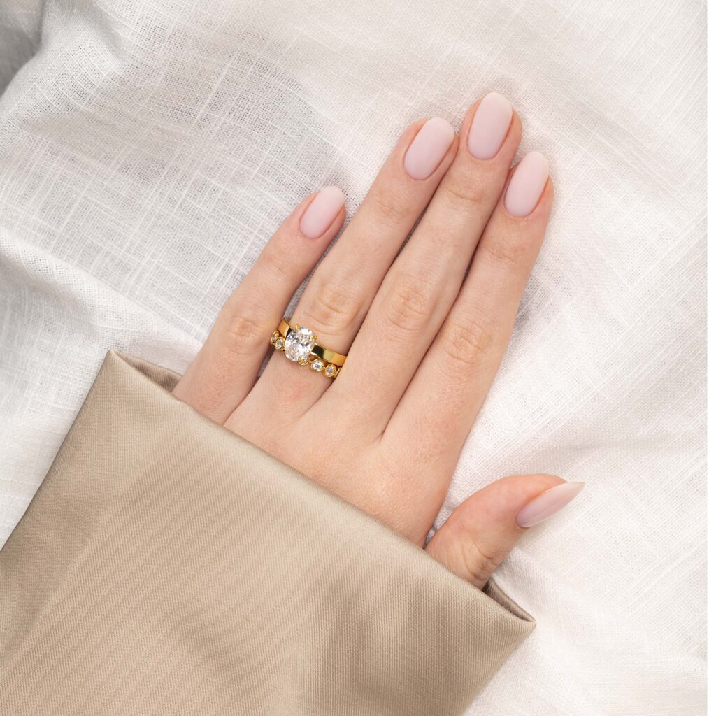 Pure – Bezel Alliansring i 18k Gulguld