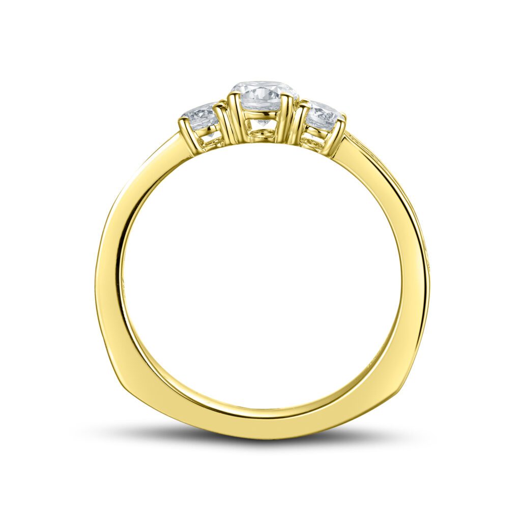 Anabella – Trestensring med Sidodiamanter i 18k Gulguld