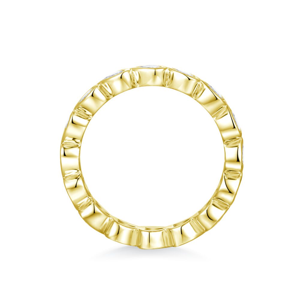 Embrace – Hjärtformade Bezel Alliansring i 18k Gulguld