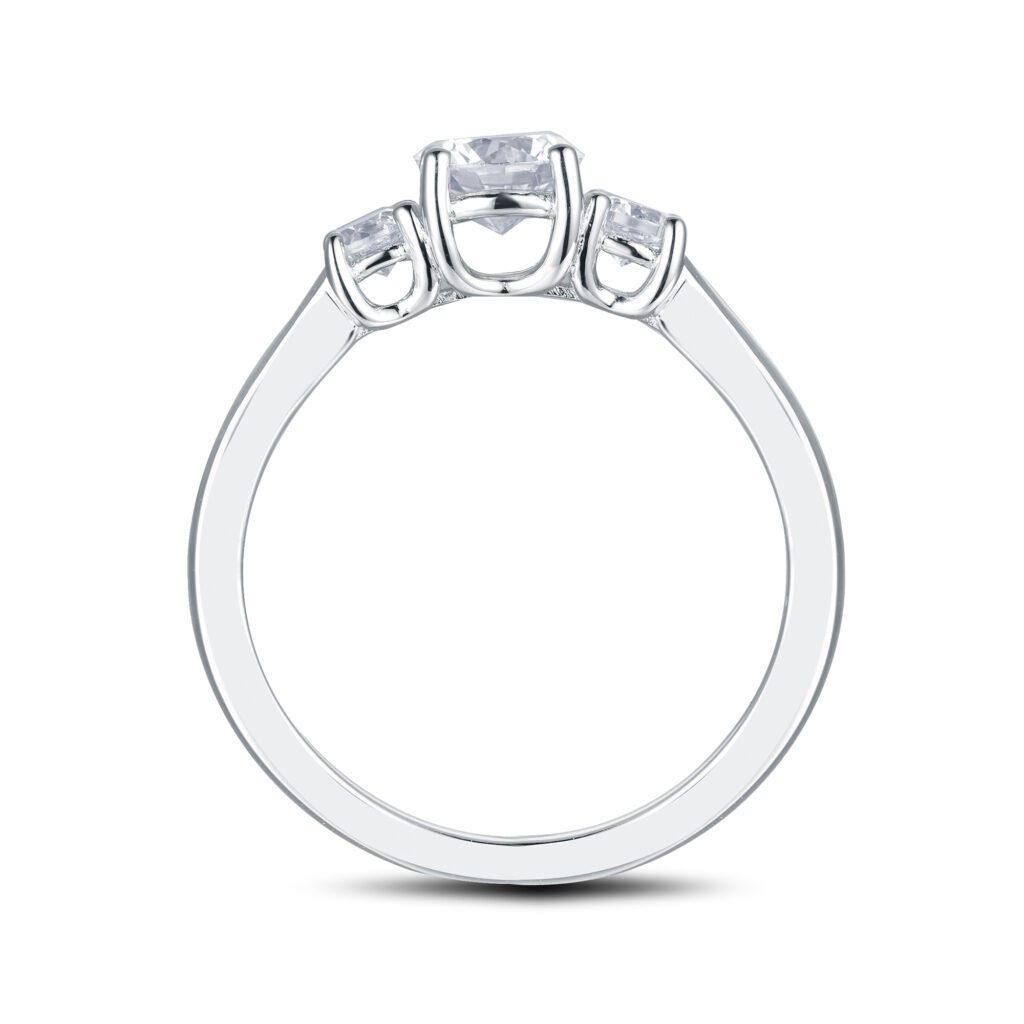 Ilaria – Trestensring i 18k Vitguld