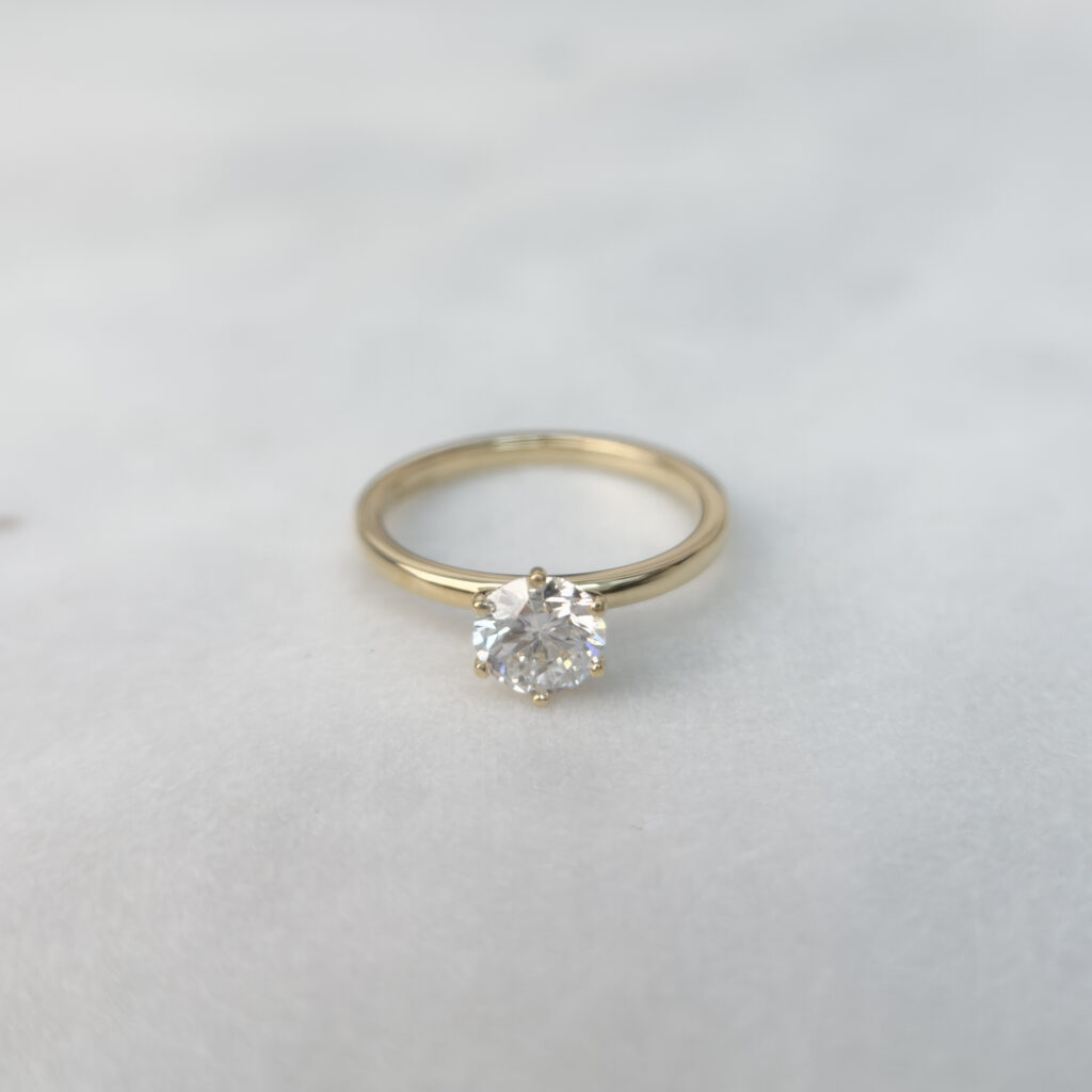 Leni – Elegant Solitärring i 950 Platina