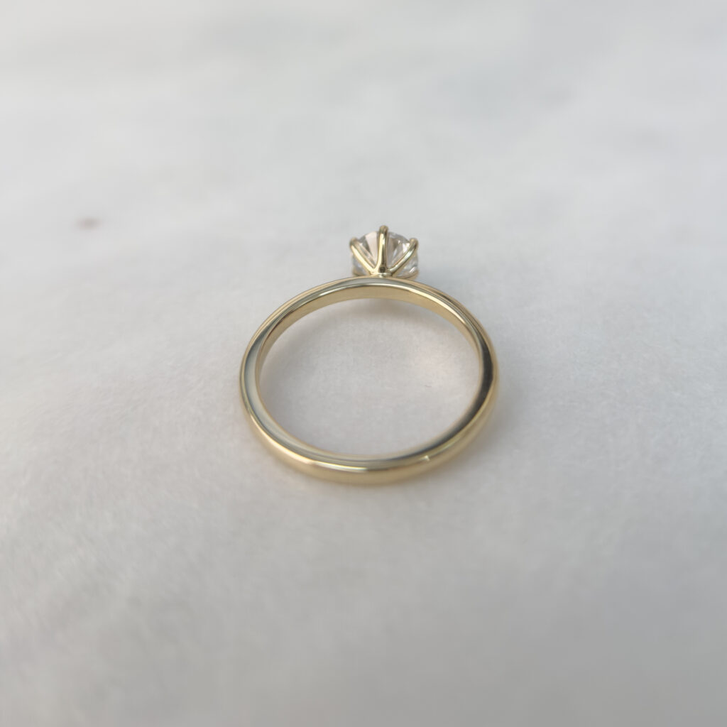 Leni – Elegant Solitärring i 950 Platina