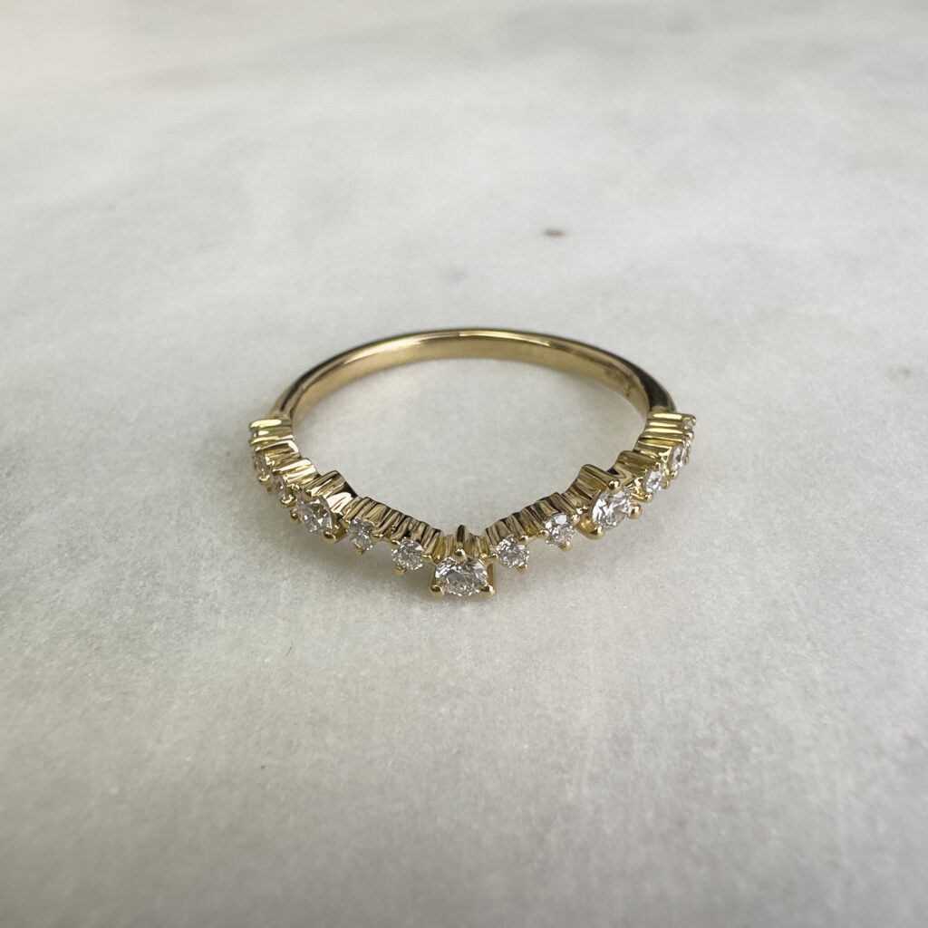 Marley – Elegant alliansring i 950 Platina med diamanter